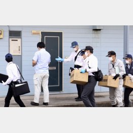 家畜盗難でベトナム人のアパートを家宅捜索する群馬県警（Ｃ）共同通信社