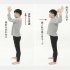 両腕を頭の後ろ側へ行くくらいまで開く（Ｃ）日刊ゲンダイ