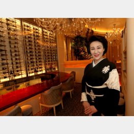 銀座クラブ「Nanae」オーナーママの唐沢菜々江さん（Ｃ）日刊ゲンダイ