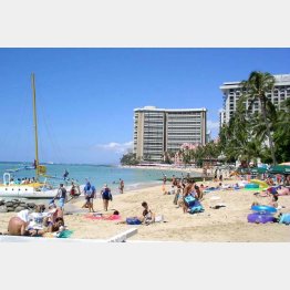 いまは海外旅行も自粛で…（Ｃ）日刊ゲンダイ