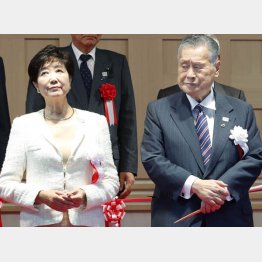 小池都知事と組織委会長を辞任した森氏（Ｃ）日刊ゲンダイ