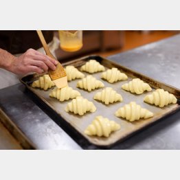 100円均一で約150種類のパンを販売（提供写真）