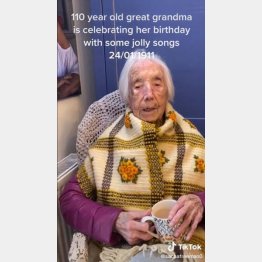 エイミー・ホーキンズさん（サーシャ君のティックトックから）