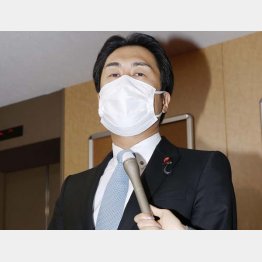 ひとり解釈ケジメ、ひとり感極まり（白須賀貴樹衆院議員、17日）／（Ｃ）共同通信社