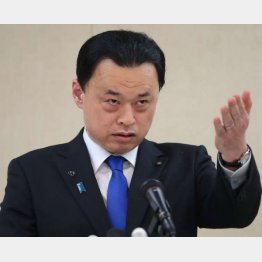 都道府県会館で会見した丸山知事（Ｃ）日刊ゲンダイ