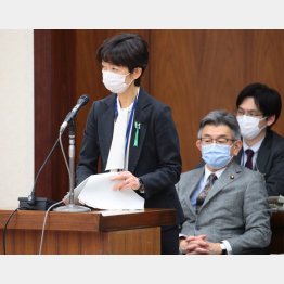 スットボケは許されない（山田真貴子内閣広報官と武田良太総務相＝右）／（Ｃ）日刊ゲンダイ