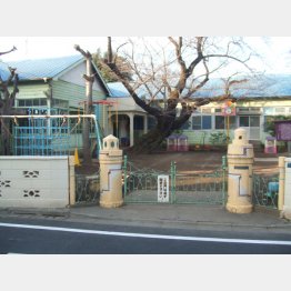 門も園舎も文化財（提供写真）