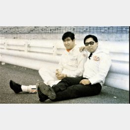 憧れの石原裕次郎氏と（提供写真）