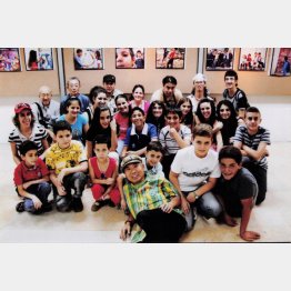 シリアで（手前が庄司さん）（提供写真）