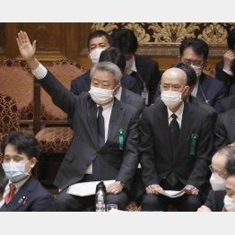 強気の答弁（左からNTTの澤田社長、東北新社の中島社長）／（Ｃ）日刊ゲンダイ