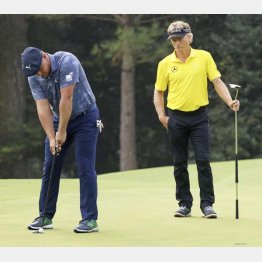 飛ばし屋デシャンボー（左）と互角の戦いを見せたランガー（Ｃ）ゲッティ＝共同