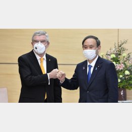菅政権にとって五輪開催は絶対的生命線（菅首相とIOCのバッハ会長）／（Ｃ）共同通信社