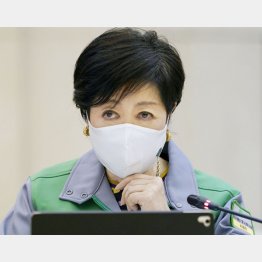 卒業式にかこつけて…（小池百合子都知事）／（Ｃ）共同通信社