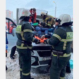 ビルの23階から地上に落下したが…（ツイッターから）