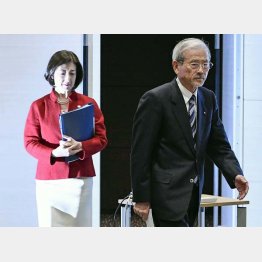 山田会長（右）の期待に応えられず…（大塚久美子氏）／（Ｃ）共同通信社