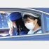 皇居に入られる眞子さま（右手前）と佳子さま（奥）=3月23日、皇居・半蔵門（代表撮影）