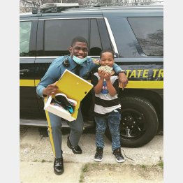 ジョシュアさんとラキール君（ジョシュアさんのインスタグラムから）