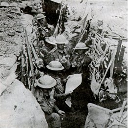 西部戦線での英軍の部隊（Ｃ）World History Archive／ニューズコム／共同通信イメージズ