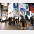 夜の9時を過ぎても多くの人でにぎわう、大阪ミナミの道頓堀界隈（Ｃ）日刊ゲンダイ