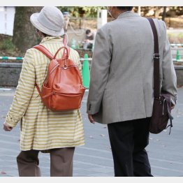 人生100年時代だけに…（Ｃ）日刊ゲンダイ