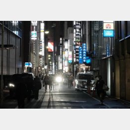 コロナ禍のなか、夜の銀座ネオン街（Ｃ）日刊ゲンダイ