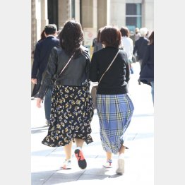 流行はロングだけど…（Ｃ）日刊ゲンダイ