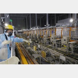 8年間も試運転のまま、除去性能を確認中…（汚染水を浄化処理する多核種除去設備＝ALPS）／（Ｃ）共同通信社