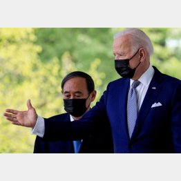 バイデン米大統領は五輪で言質与えず（左奥は、菅首相）／（Ｃ）ロイター