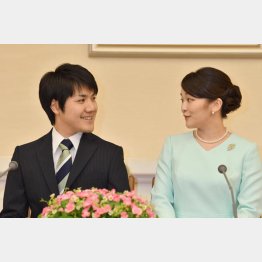 4年前の婚約内定会見のころはよかったが…（代表撮影）JMPA
