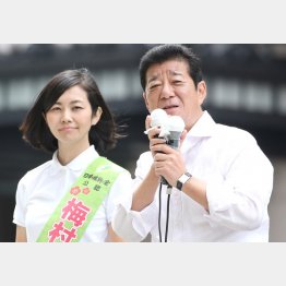 梅村議員の応援演説をする松井維新代表（Ｃ）日刊ゲンダイ