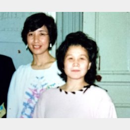 一条さゆり（右）を支援した深江誠子さん（深江誠子さん提供）