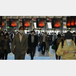 マスク出勤は当たり前に（Ｃ）日刊ゲンダイ