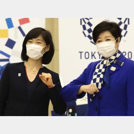 押し付け合い（丸川珠代五輪相と小池百合子都知事＝右）／（Ｃ）日刊ゲンダイ