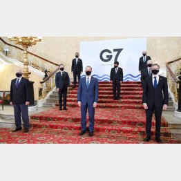 先進7カ国ちゅう日本は最下位…（Ｇ7外相会合が開幕、中央列後ろが茂木敏充外相＝4日）／（Ｃ）ロイター