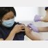 日本は1回接種でも未だ国民のわずか2％…（Ｃ）共同通信社