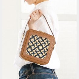 人気の「花組子」シリーズのバッグ（提供写真）