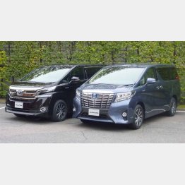 フロントグリルの印象が異なる「アルファード」（右）と「ヴェルファイア」／（Ｃ）共同通信社