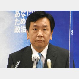 今こそ本気度が問われている（記者の質問に答える立憲民主党の枝野幸男代表＝19日）／（Ｃ）日刊ゲンダイ