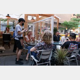 米国では既に街中はノーマスク（ニューヨーク、マンハッタン）／（Ｃ）ロイター