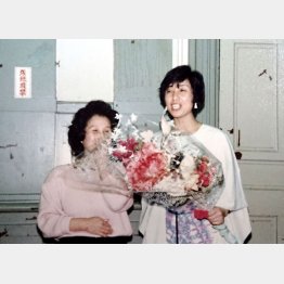 深江誠子（右）に思いを伝えた一条さゆり（深江誠子さん提供）