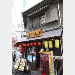 「ジョニーのからあげ」の左奥は風俗街（Ｃ）日刊ゲンダイ