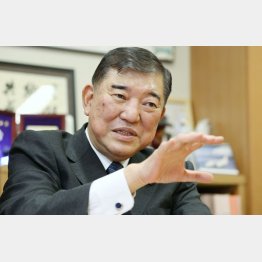 官僚の書いた問答集がないと何も語れない「操り人形」的な人物とは格が違う（石破茂・元地方創生相）／（Ｃ）日刊ゲンダイ