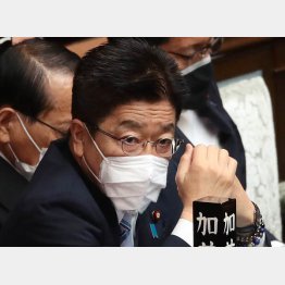 「監視強化」とは言うが…（加藤勝信官房長官）／（Ｃ）日刊ゲンダイ