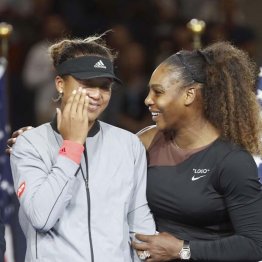 18年の全米制覇でマスコミがプレッシャーに（右はセリーナ・ウィリアムズ）／（Ｃ）ゲッティ＝共同