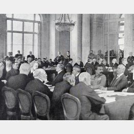 パリ講和会議で日本は不快感を表した…（Ｃ）World History Archive／ニューズコム／共同通信イメージズ