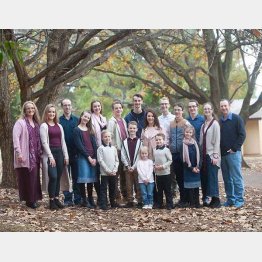 朝食時に使用する卵は36個です（ボネル夫妻と子どもたち）／（ツイッターから）