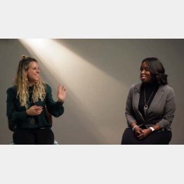 ティア・ウィムブッシュさん（右）とスーザン・エリスさん「チルドレンズ・ヘルスケア」のツイッターから