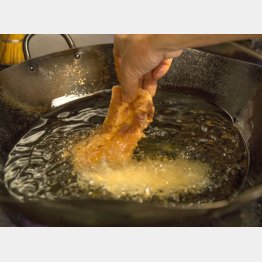 揚げ物料理もコスト高に（写真はイメージ）／（Ｃ）日刊ゲンダイ