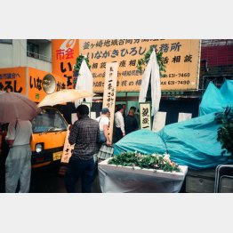 釜ケ崎の多くの住民が参列（提供写真）