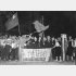 気勢を上げる日本映画演劇労働組合（日映演）の組合員ら＝1950年5月25日、東京・世田谷の東宝砧撮影所（Ｃ）共同通信社